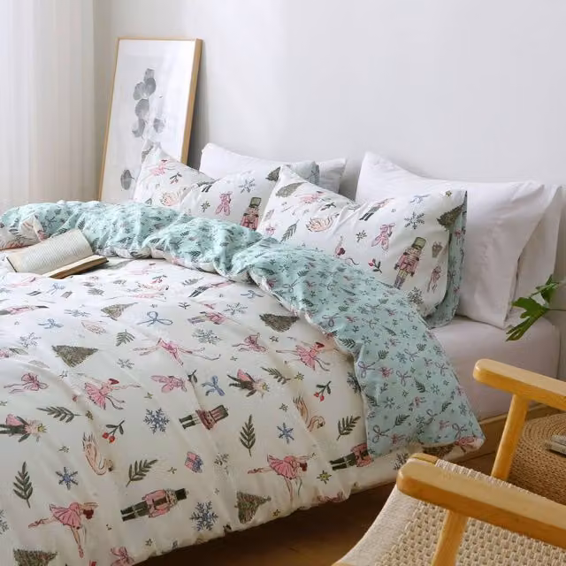 Pamposh Christmas Bedding Set in Green, Soft Brushed Microfibre Duvet Cover and Pillowcase, W/D/H: 135 x 200 cm and 90 x 190 cm