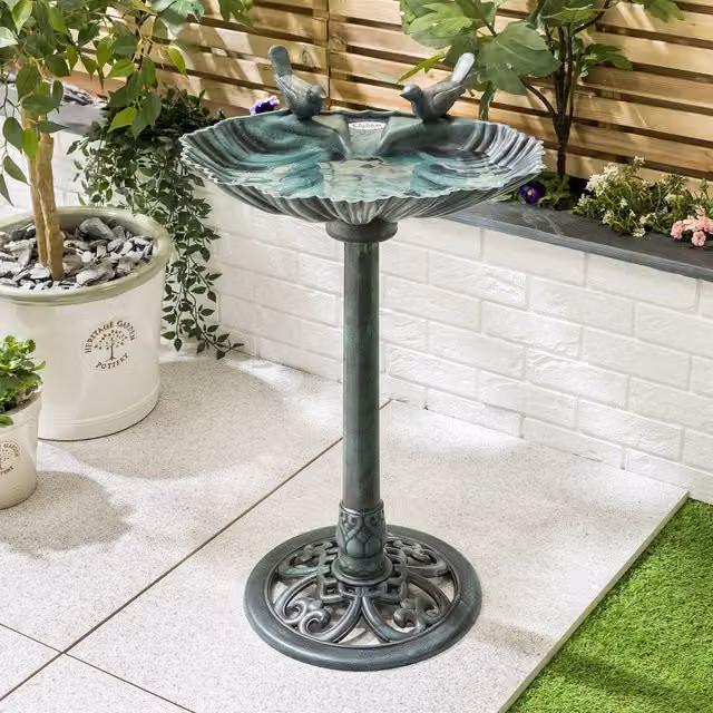 Christow Clam Shell Pedestal Bird Bath in Green