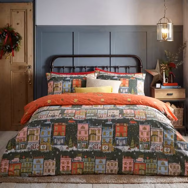 Make it a Home Christmas Spirit Reversible Graphic Duvet Cover Set, Green, 200 x 200 cm