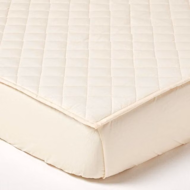 Homescapes Organic 300 TC Luxury Quilted Fitted Mattress Protector, Beige/Yellow, W: 140 cm, L: 200 cm