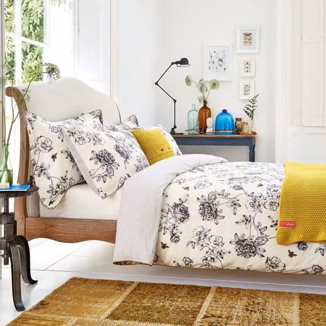 Joules Imogen Reversible Single Cotton Percale Duvet Cover in Beige and White Floral Design