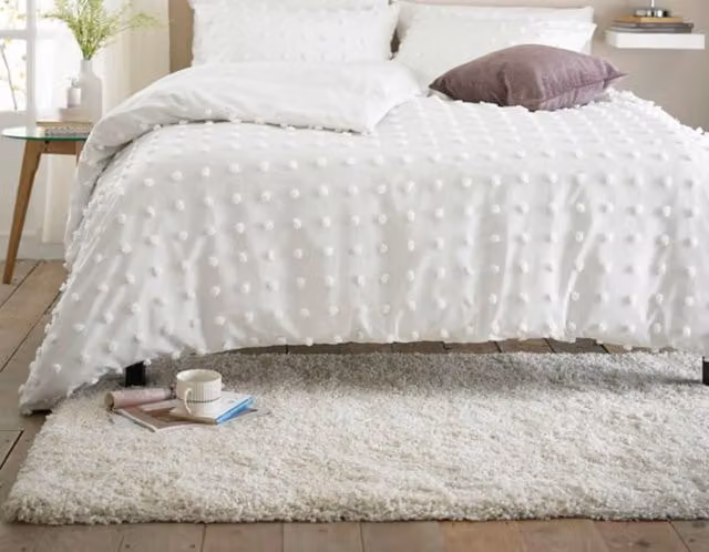 Deyongs Fluffy Dots Duvet Set with Tufted Microfibre Texture in White, W/H: 220 x 230 cm