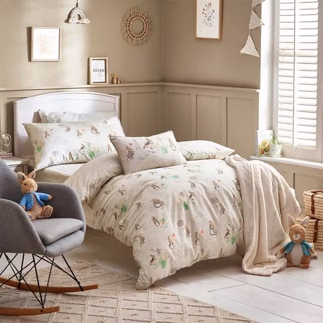 Peter Rabbit Classic Reversible Cotton Duvet Cover Set in Beige and Silver, 140 x 200 cm