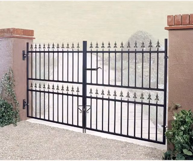 Burbage Iron Craft Corfe Spear Top Low Double Gate in Black Galvanised Steel, W: 335.3 cm, H: 116.8 cm