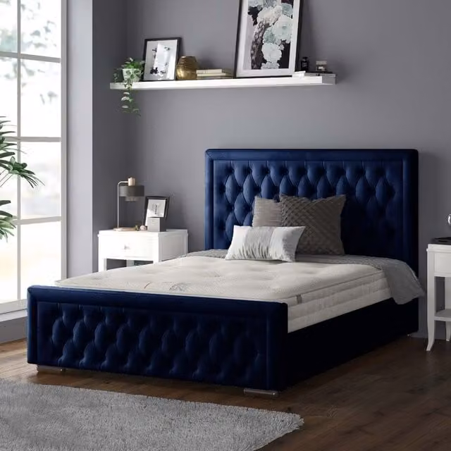 IH Design Sandringham Chesterfield Upholstered Velvet Bed Frame in Silver, W: 200 cm x D: 200 cm