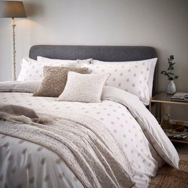 Murmur Remy Reversible Single Duvet Cover and Pillowcase Set in Beige and White Linen Cotton Floral Percale, W: 90 cm, L: 200 cm