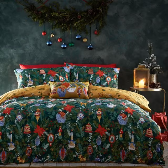 Christmas Trinket Reversible Floral Duvet Cover Set in Green, 200 x 200 cm