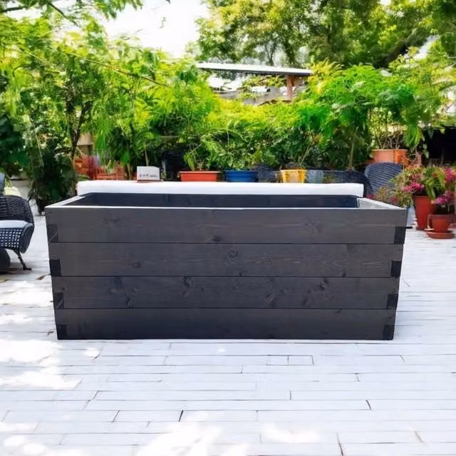 Buttercup Farm Suffolk Planter in Black or Multicolour, W: 60 cm, D: 60 cm, H: 45 cm