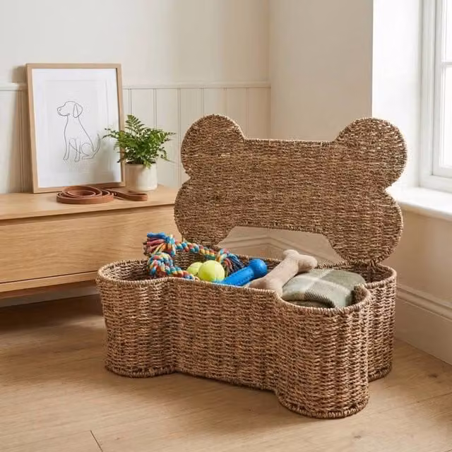 Madison & Mayfair Brown Bone Shaped Seagrass Storage Basket with Lid