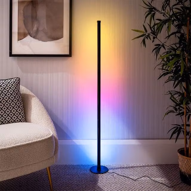 ValueLights RGBIC Smart LED Floor Lamp in Black with WiFi App, Voice Control and Remote Control, H 121 cm x W 15 cm