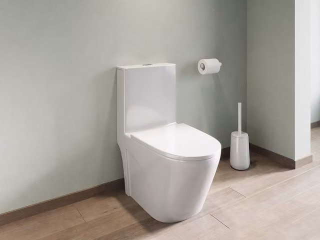 Vente-unique NAGILAM Gloss White Ceramic Floor-Standing WC with Soft-Close Seat and Horizontal Outlet, H: 78.5 cm, W: 69 cm, D: 35.3 cm