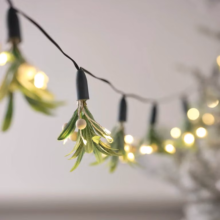 Lights4fun 40 Micro LED Mistletoe String Fairy Lights with Timer, Warm White, 1.4m