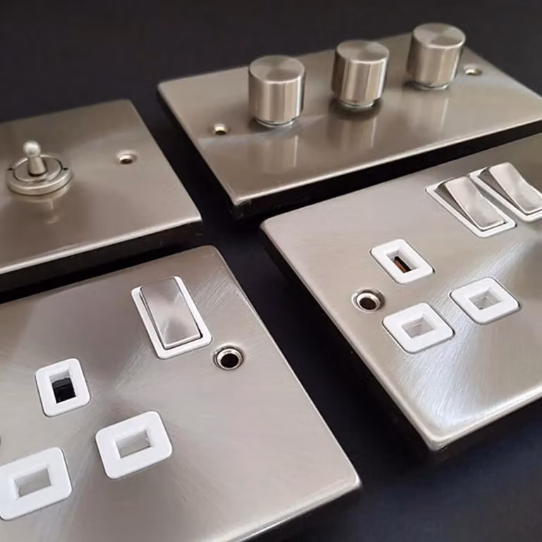 SE Home Satin Brushed Chrome Cooker Control Unit with 13A Switched Plug Socket and 2 LED Neons in Metallic Silver