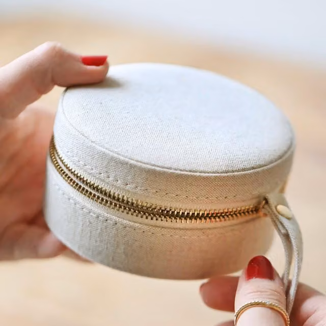 Lisa Angel Women's Round Natural Linen Travel Jewellery Case in Sand and Gold