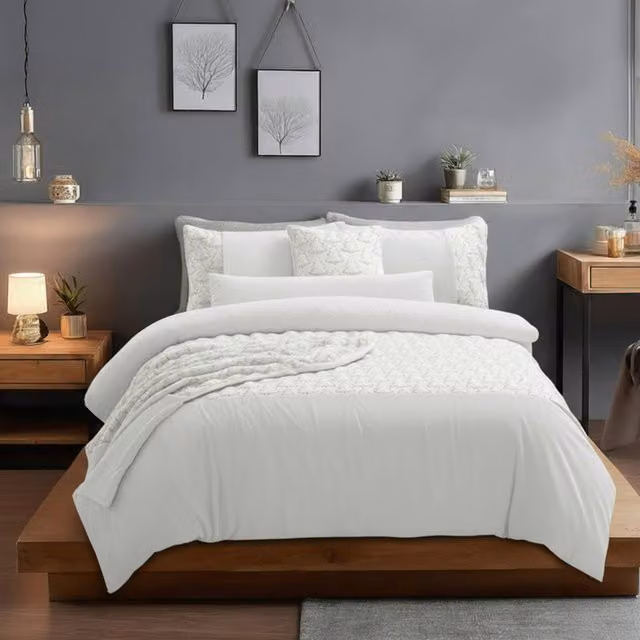 Snug City Christmas Tree Ultra Soft Teddy Fleece Duvet Cover and Pillowcase Set in White, W: 180 cm, D: 200 cm