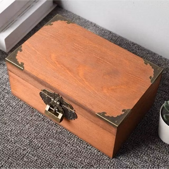 KORVIXA Vintage Lockable Wooden Gift Box Organizer in Brown, W/D/H: 25 x 20 x 11 cm