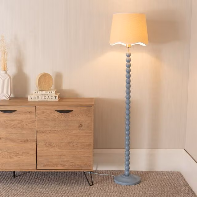 ValueLights Bobbins Floor Lamp with Blue and White Linen Scallop Shade and Wood Base