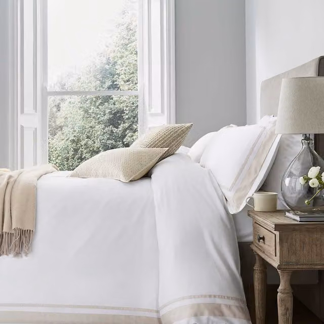 Murmur Jude Super Kingsize Linen and Cotton Duvet Cover and Pillowcase Set in White or Beige, 200 x 200 cm