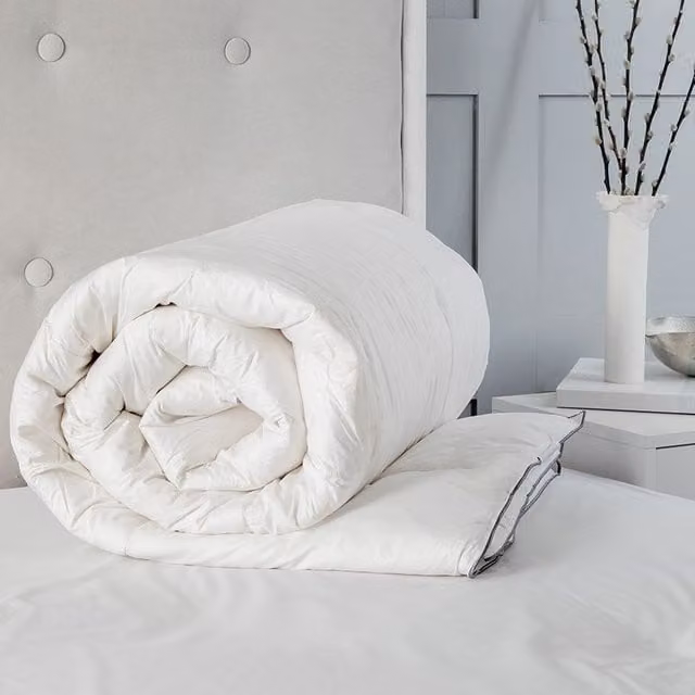 Snug City Luxury 13.5 Tog Duck Feather and Down Duvet with 100% Cotton Cover in White, King Size