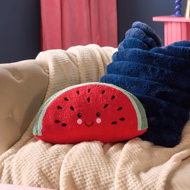 OHS Red and Green Bouclé Heart Shaped Decorative Scatter Cushion