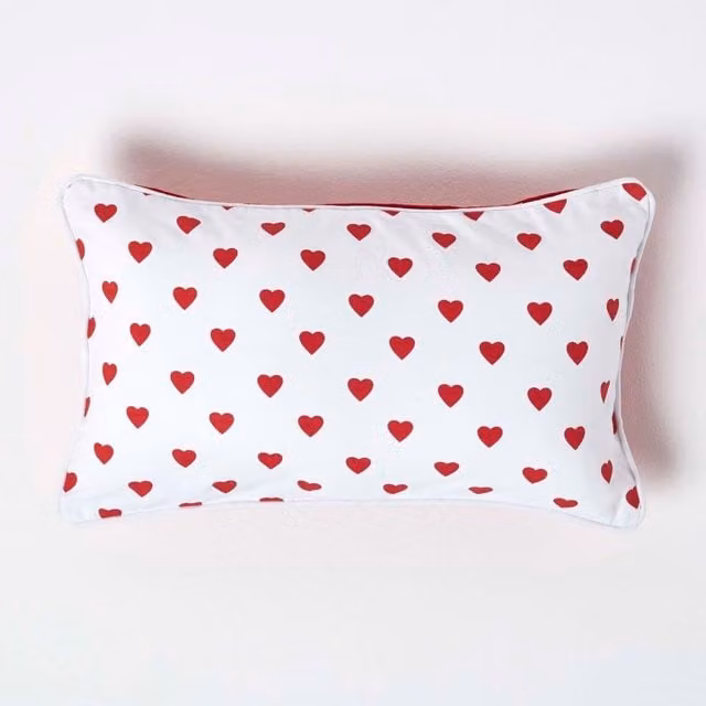 Homescapes Cotton Stars Cushion Cover in Red and White, W: 50 cm x H: 50 cm