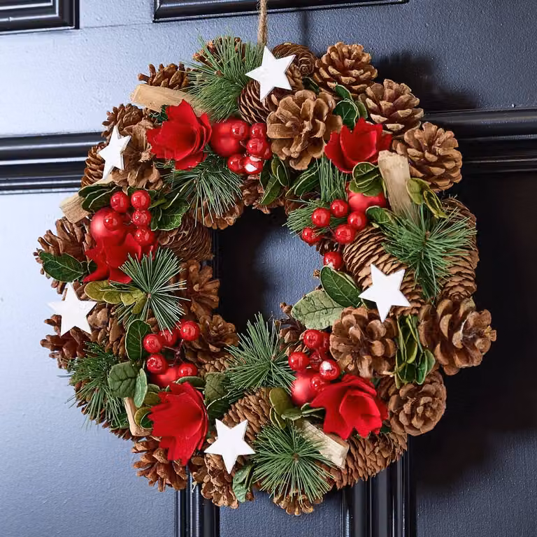 Dibor Starry Night Christmas Wreath with Stag Hanger in Red, White and Green, Diameter: 35 cm